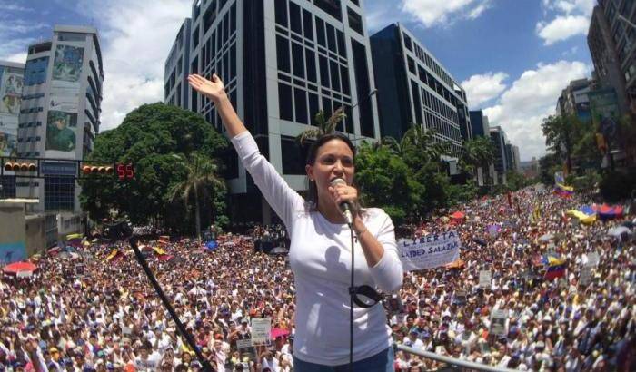 0359A0-protesta-delle-donne-contro-maduro Protesta delle donne contro Maduro