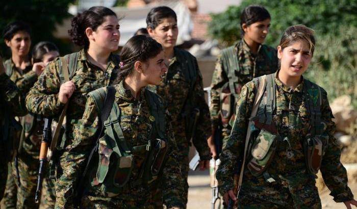 0004985C-combattenti-curde-la-lotta-contro-isis-poligamia-e-spose-bambine Combattenti curde: la lotta contro Isis, poligamia e spose bambine