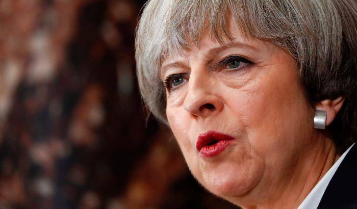 Dopo le stragi Theresa May sotto accusa per i tagli alla polizia