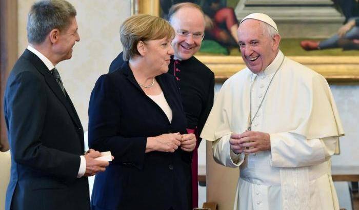 Angela Merkel incontra Francesco: no ai muri, più attenzione verso l'Africa