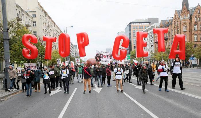 Perché il Ceta minaccia la salute? Si darà il via libera a 1000 pesticidi vietati in Europa