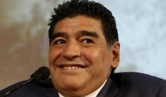 Maradona sostiene Maduro e si dice pronto a imbracciare le armi contro l'imperialismo