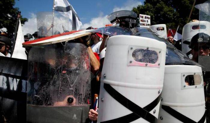 Nazisti e suprematisti bianchi a Charlottesville in Virginia