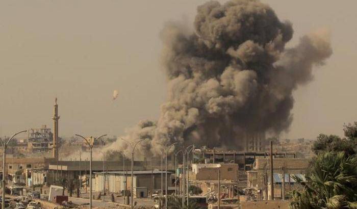 0004A5F7-bombardamenti-a-raqqa Bombardamenti a Raqqa