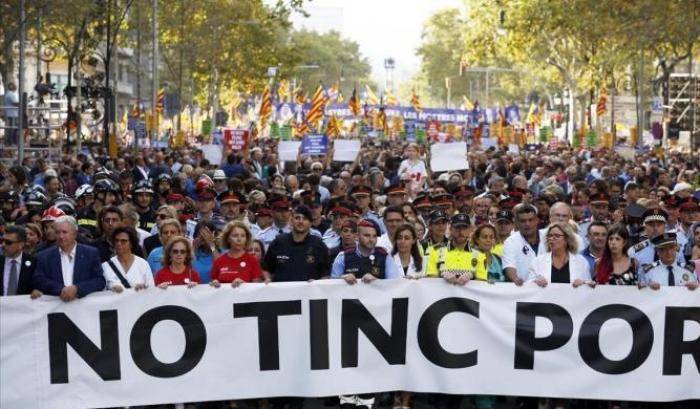 Barcellona contro il terrorismo: ma riesplode la protesta indipendentista