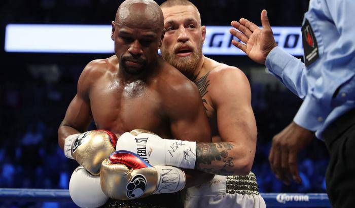 Mayweather stronca McGregor, ma ora finiamola con questi eventi da circo