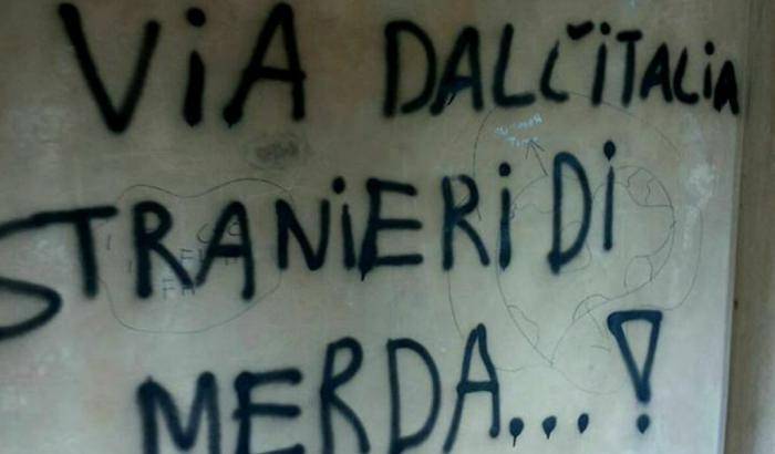 Scritte razziste