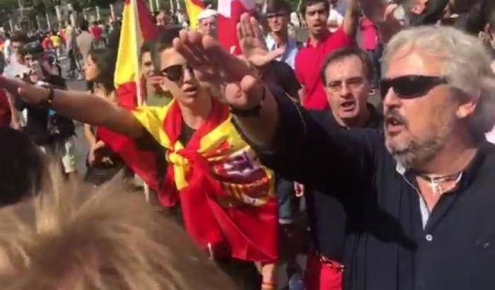 All'adunata anti-catalana di Madrid saluti romani e inno fascista