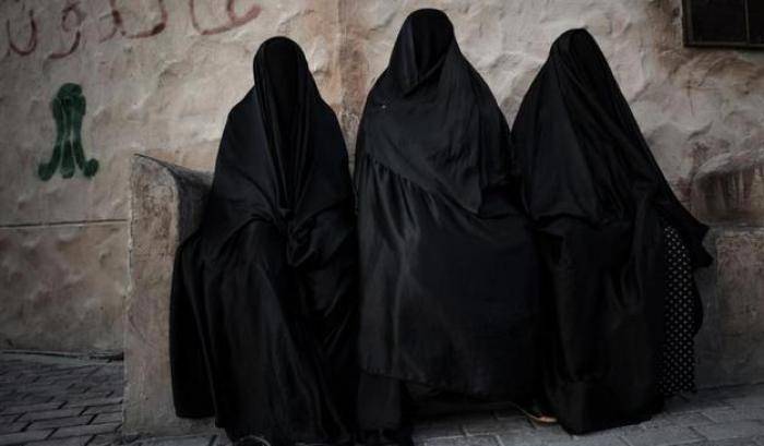 0004B322-le-donne-dell-isis-immagine-di-repertorio Le donne dell'Isis- immagine di repertorio