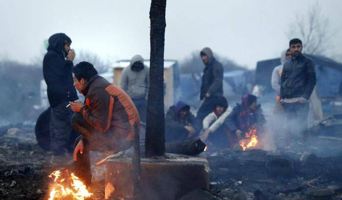 La Francia si scopre terra di bidonvilles, che nascono e muoiono nel giro di poche ore