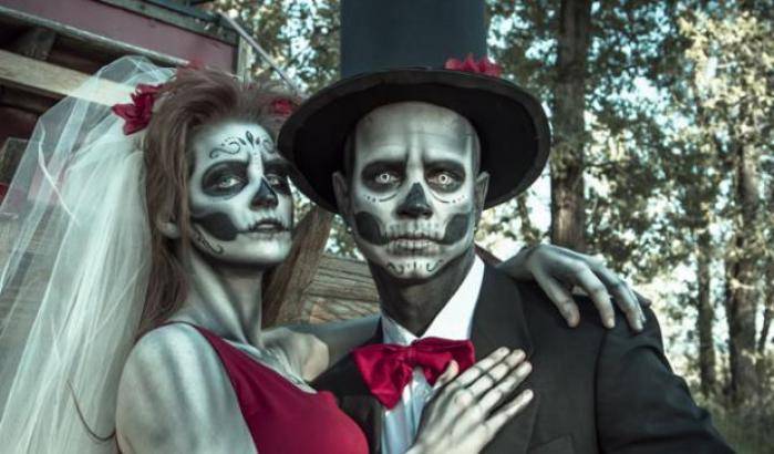 Halloween, attenzione a occhi e a pelle: tutti i rischi da evitare con trucchi e parrucche