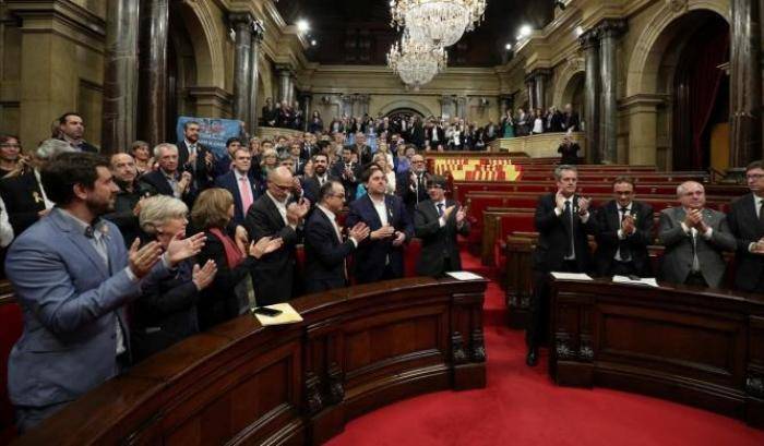 0004B743-sessione-del-parlamento-catalano Sessione del parlamento catalano
