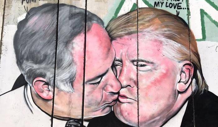 Il murale con Netanyahu e Trump