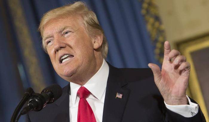 Donald Trump alla partenza verso l'Asia