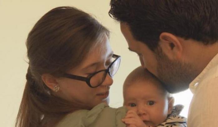Khaled e Jehan Almilaji con la loro figlioletta