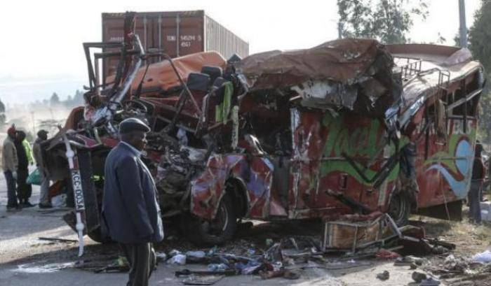 Scontro bus-camion in Kenya, 36 morti