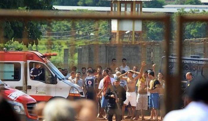 0004C5FA-la-polizia-davanti-alla-prigione-di-goias La polizia davanti alla prigione di Goias