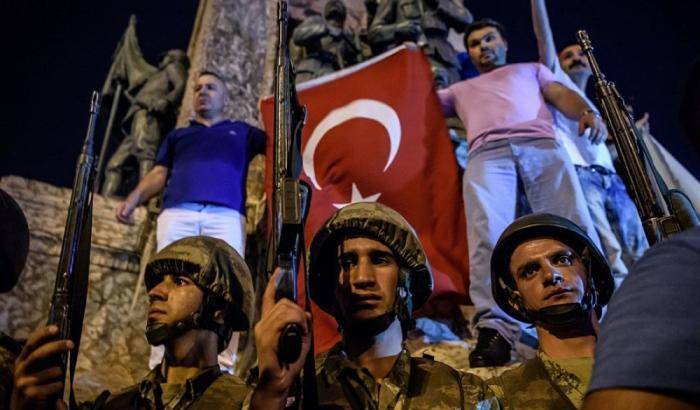 Turchia: reintegrati 1.800 dipendenti pubblici licenziati dopo il fallito golpe