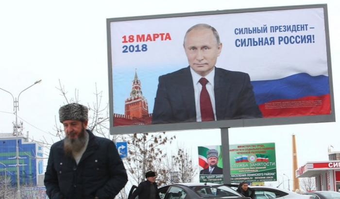 0004CA12-manifesto-elettorale-per-putin-presidente manifesto elettorale per Putin presidente