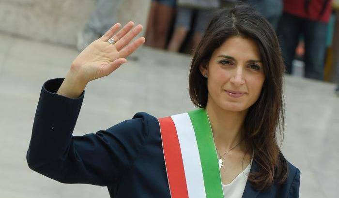 Raggi: "Troppe vie a Roma dedicate a chi aderì al Manifesto della razza, le cancelleremo"