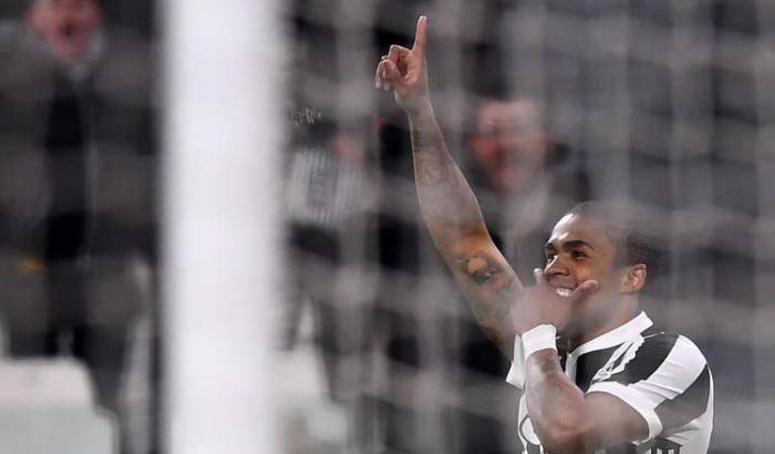 0004CA86-douglas-costa Douglas Costa