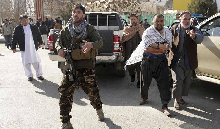 0004CBD8-attentato-suicida-a-kabul-esplode-ambulanza-imbottita-di-esplosivo Attentato suicida a Kabul, esplode ambulanza imbottita di esplosivo