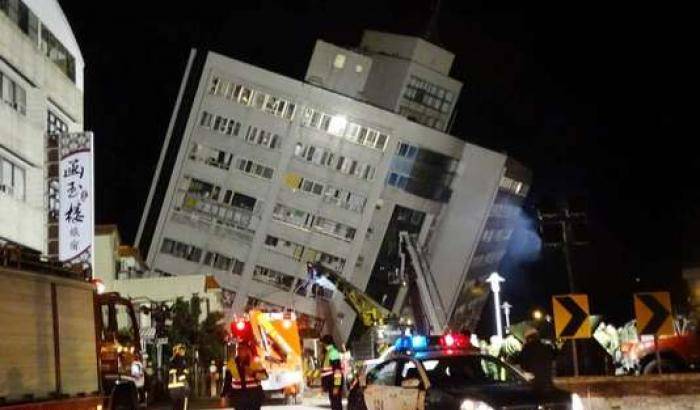 0004CE79-il-complesso-di-hualien-piegatosi-per-il-terremoto-a-taiwan Il complesso di Hualien piegatosi per il terremoto a Taiwan