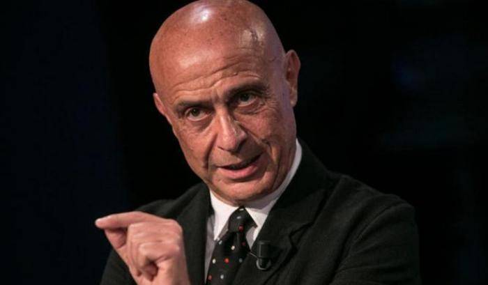 L'ex ministro dell'Interno Minniti: "Sulla Sea Watch emergenza creata ad arte"