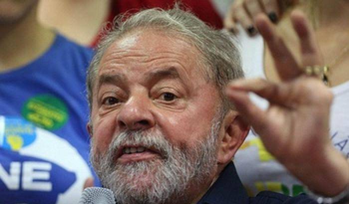 Lula attacca Bolsonaro: "Ha trasformato il Covid-19 in un'arma di distruzione di massa"