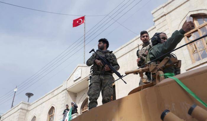 0004D885-ribelli-siriani-nel-centro-di-afrin Ribelli siriani nel centro di Afrin