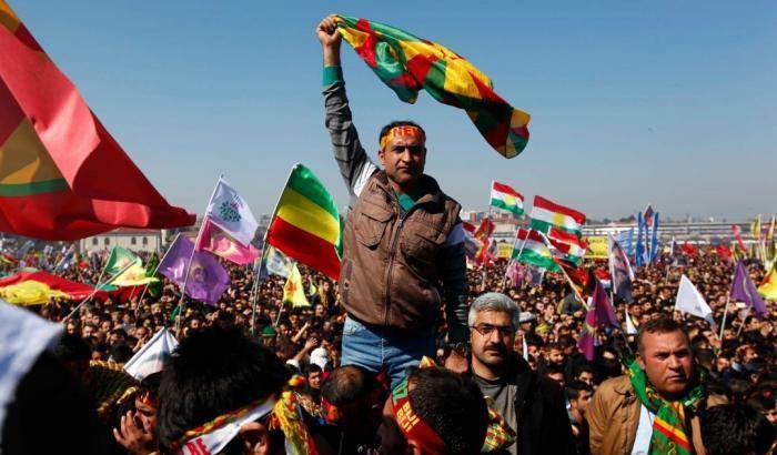 0004D959-festeggiamenti-per-il-nowruz-a-diyarbakir Festeggiamenti per il Nowruz a Diyarbakir