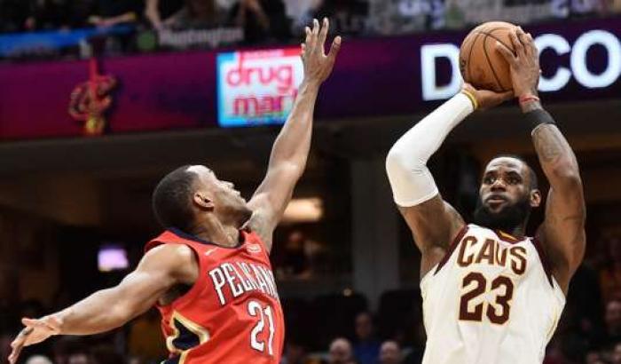 Nuovo incredibile record di LeBron James: almeno dieci punti in 867 partiti disputate