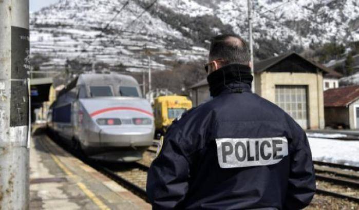 Una migrante incinta lasciata morire: tutti possono criticare Salvini ma non Macron