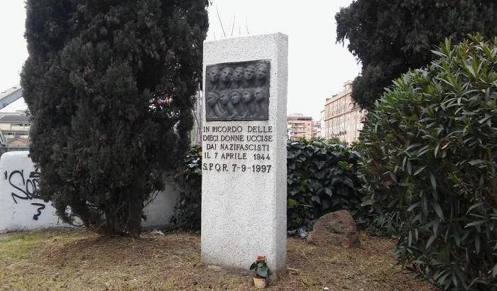 Il cippo che ricorda l'eccidio nazista del Ponte di Ferro a Roma