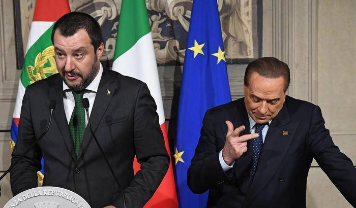 Governo M5s-Lega, Berlusconi dà il via libera: ma non voteremo la fiducia