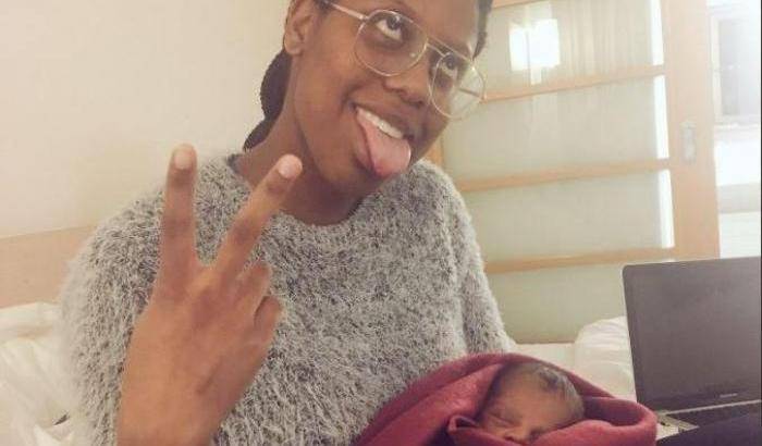 0004E235-la-mamma-con-il-neonato La mamma con il neonato