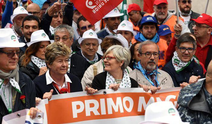 I sindacati sfilano a Prato