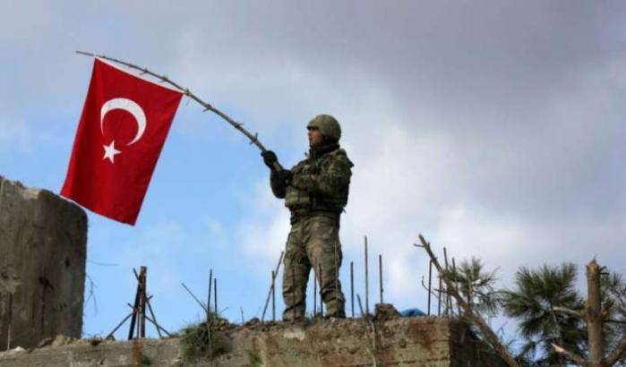 0004E3EB-un-soldato-turco-ad-afrin Un soldato turco ad Afrin