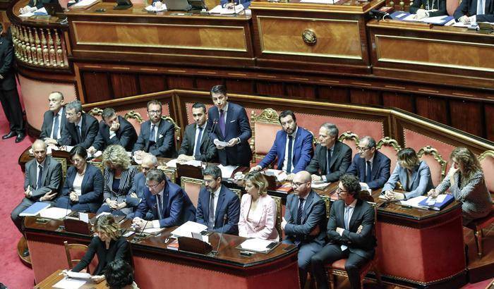 Conte al Senato parla per un'ora ma dimentica scuola e mondo della Cultura