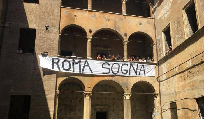 Roma, l'occupazione festosa di Palazzo Nardini: la storia non si svende