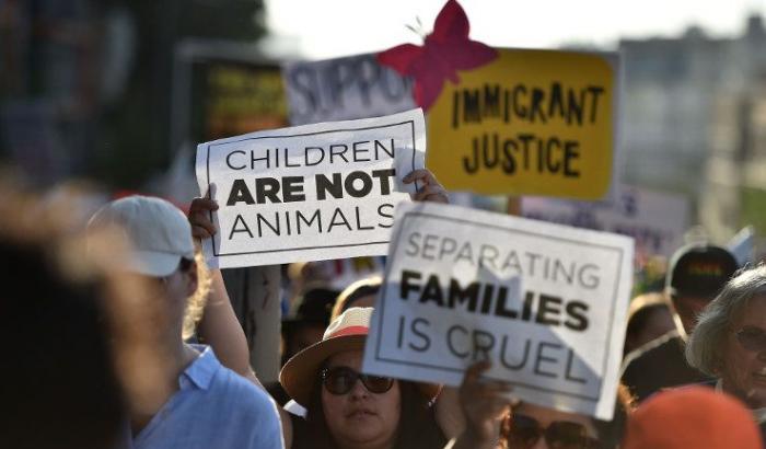 La disumanità di Trump: l'audio dei pianti dei bimbi strappati ai genitori migranti