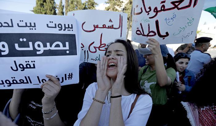 Parole d'ordine: 'Solidarietà ai feriti, forzare il blocco'