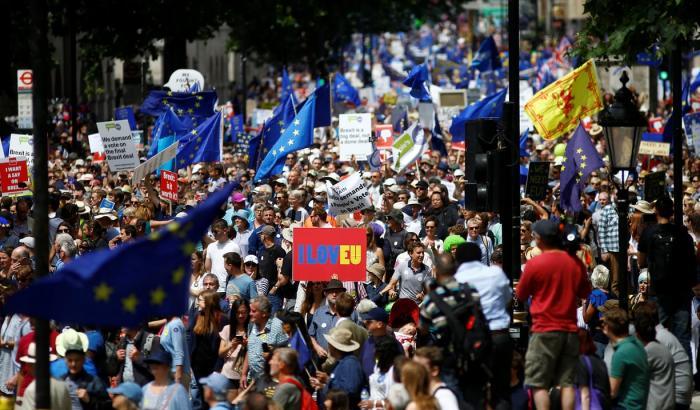 0004F05F-manifestanti-pro-ue Manifestanti pro-Ue