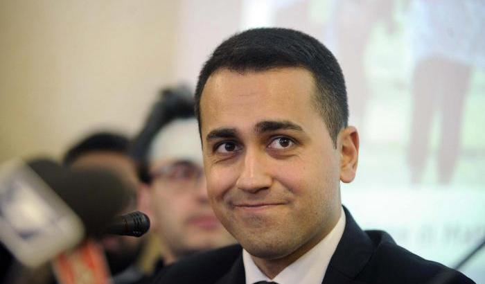 Migranti, Di Maio cerca di incollare i cocci tra Salvini e Trenta