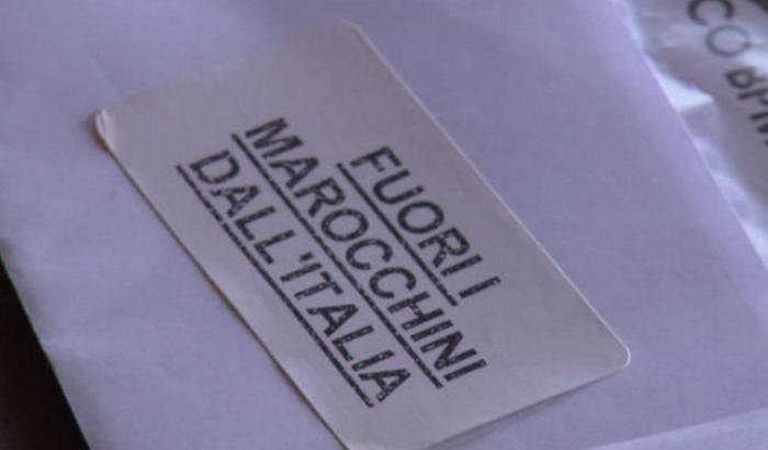 0004F6B3-gli-adesivi Gli adesivi