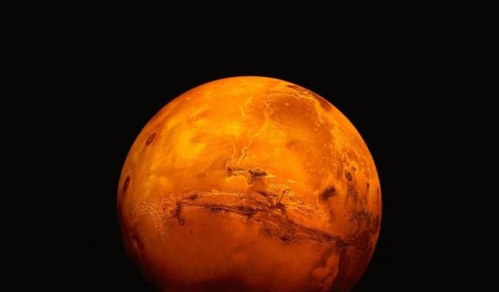 Un enorme lago salato su Marte: la grande ricerca italiana va a segno nello spazio