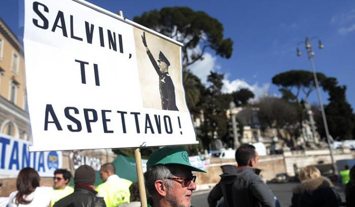 Salvini cita il Duce nel giorno del suo compleanno e la sinistra insorge: "indegno di essere Ministro"