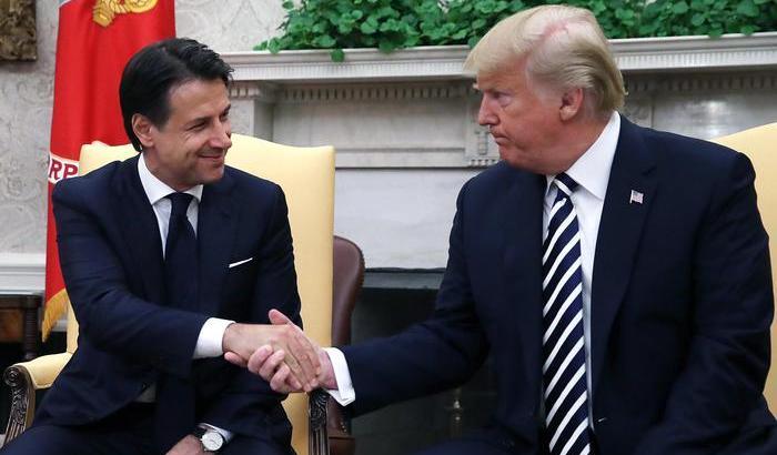 L'uomo che separa i bambini dai genitori si complimenta con Conte: bravi sugli immigrati