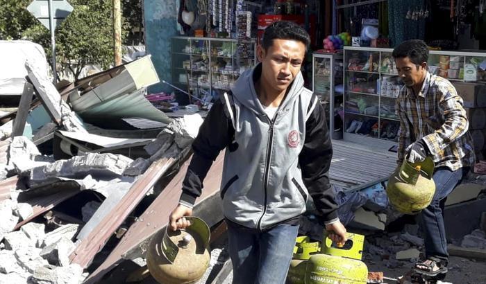 0004FA47-terremoto-in-indonesia Terremoto in Indonesia