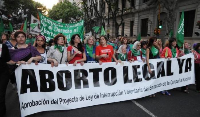 0004FAE8-le-donne-in-piazza-in-argentina-per-la-legge-sull-aborto-bocciata-dal-senato Le donne in piazza in Argentina per la legge sull'aborto bocciata dal Senato